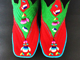 This is a Tibetan boots made from pure local materials and handmade. 